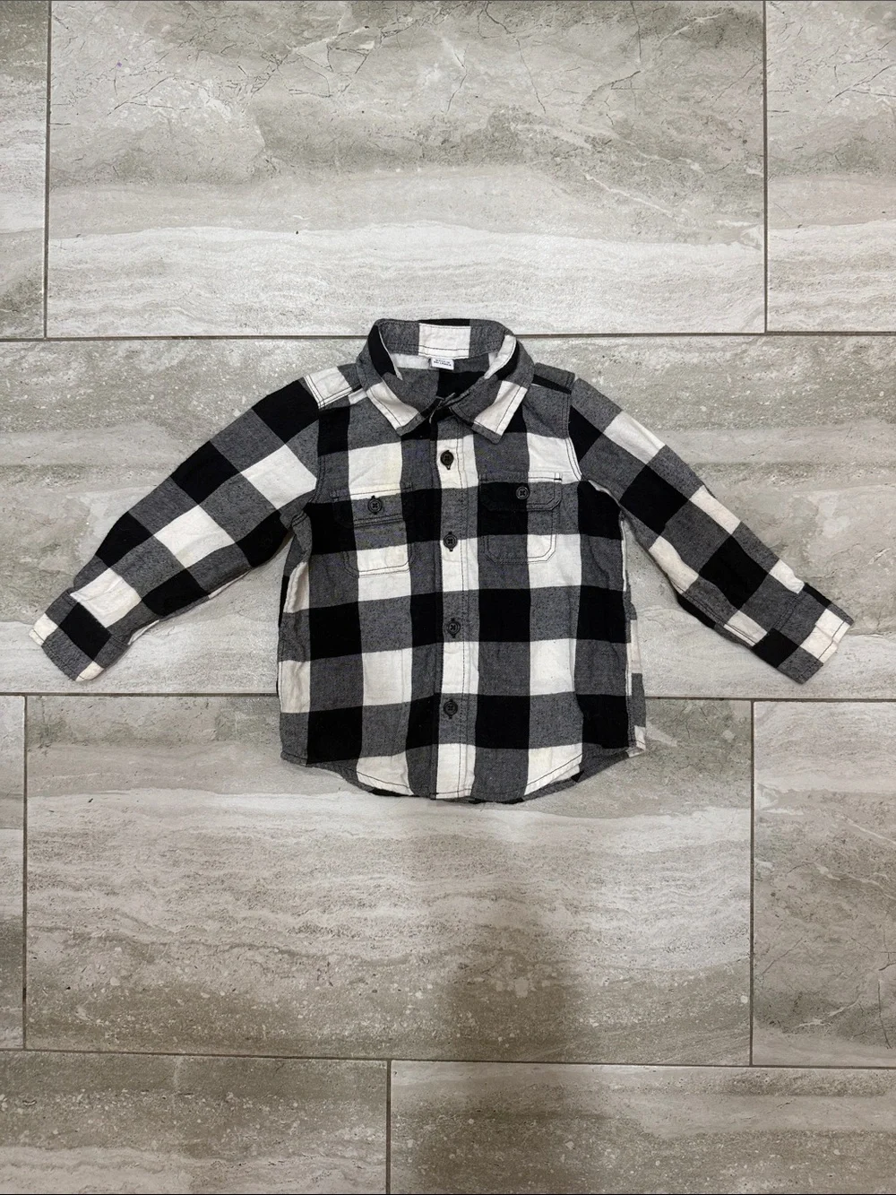 Old Navy Black & White Buffalo Plaid Button-Up Shirt
